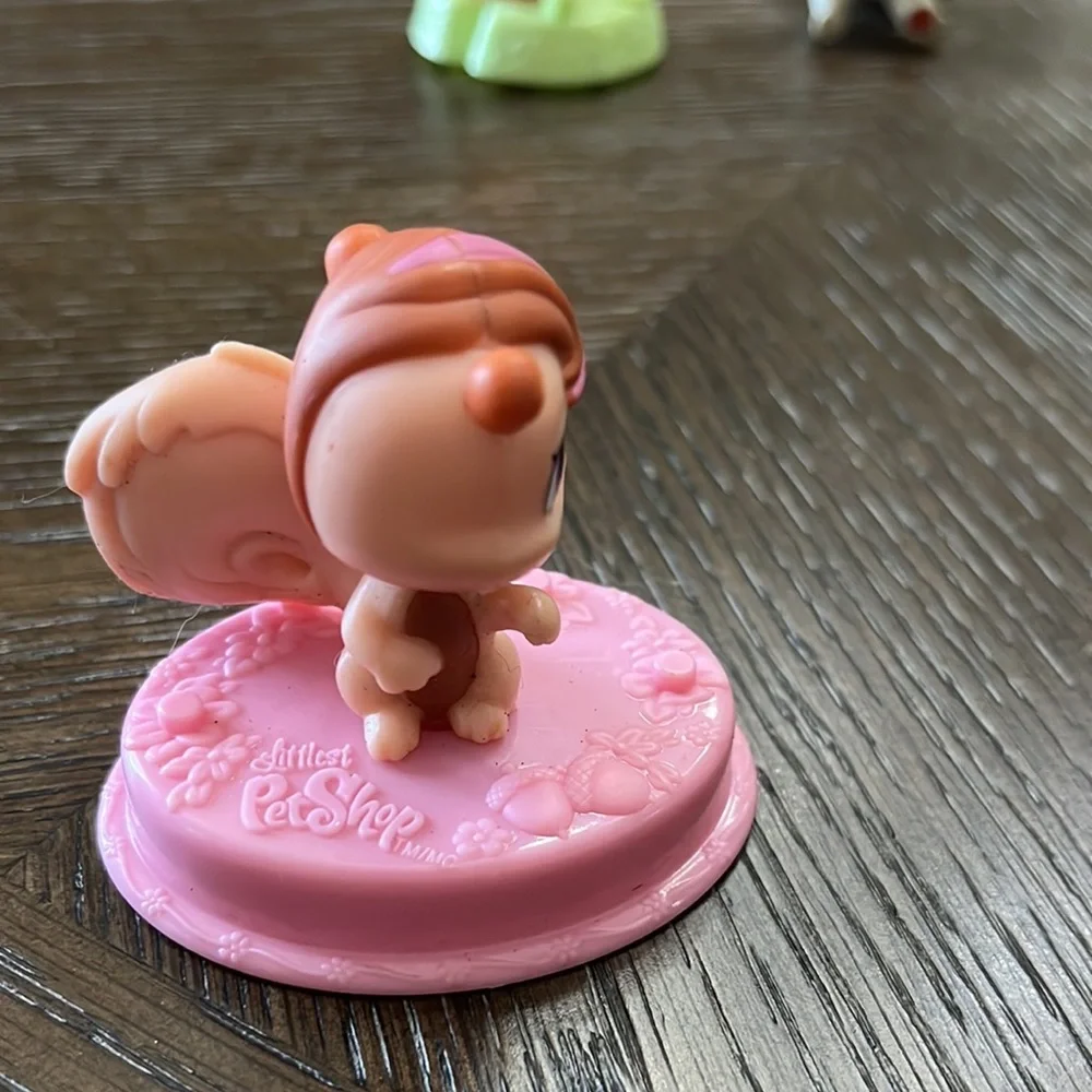Hasbro made for McDonald’s happy meal figures of LITTLEST PET SHOP BUNDLE OF 3